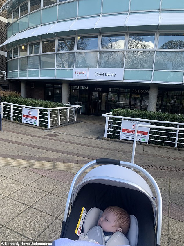 Ba me bat chap lenh cam van mang con nho toi giang duong-Hinh-8