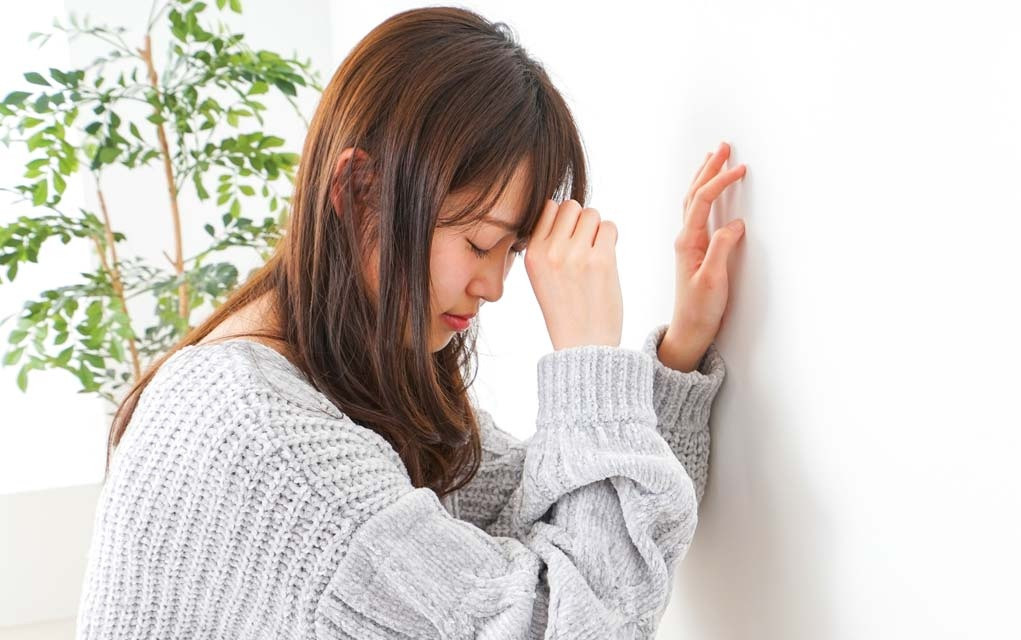 Người bị thiếu sắt: Uống trà xanh có thể làm giảm sự hấp thụ sắt từ thức ăn. Đặc biệt, uống liều rất cao có thể gây tử vong. Liều lượng gây tử vong của caffeine trong trà xanh được ước tính là 10-14 gr (150-200 mg mỗi kg). Trà xanh cũng có thể làm giảm hấp thụ chất sắt không phải heme - loại sắt chính trong trứng, sữa và thực phẩm từ thực vật như đậu. Vì vậy, uống trà xanh với những thực phẩm này có thể dẫn đến giảm hấp thu sắt. Ảnh: Naturallysavvy.