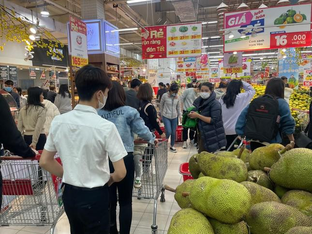 Hang hoa ram ro giam gia truoc Tet-Hinh-3