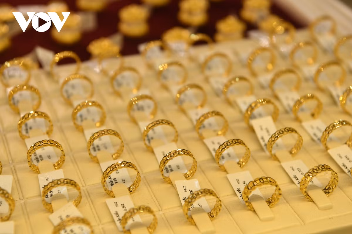 Giá vàng thế giới thấp hơn vàng trong nước hơn 18 triệu đồng/lượng Gia vang the gioi thap hon vang trong nuoc hon 18 trieu dong/luong