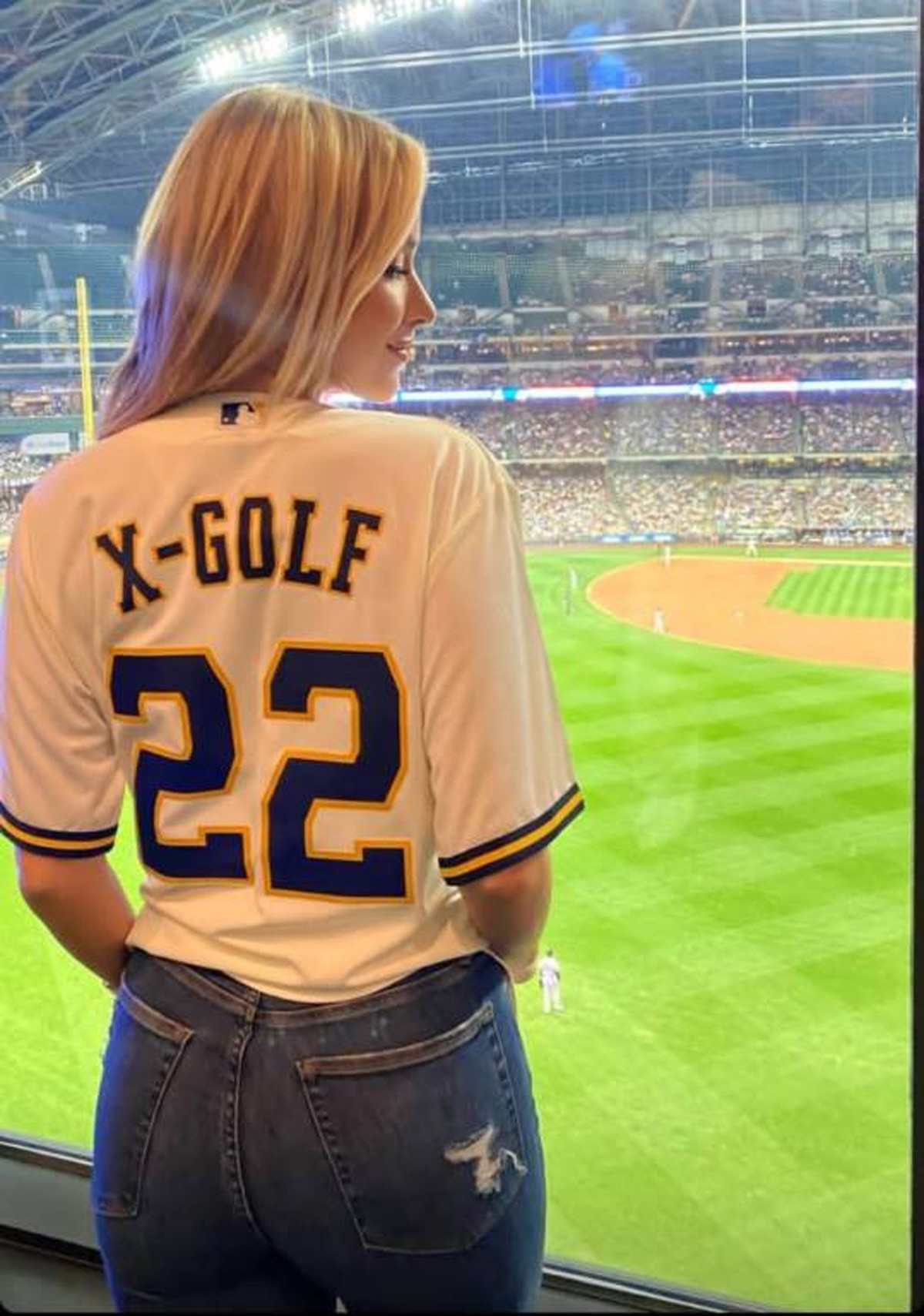 Kiều nữ làng golf khiến sân bóng chày dậy sóng - Hình 3 Kieu nu lang golf khien san bong chay day song-Hinh-3