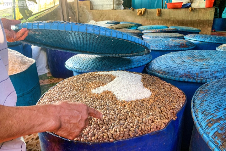 Công thức làm tương đen đặc sản phố núi - Hình 3 Cong thuc lam tuong den dac san pho nui-Hinh-3