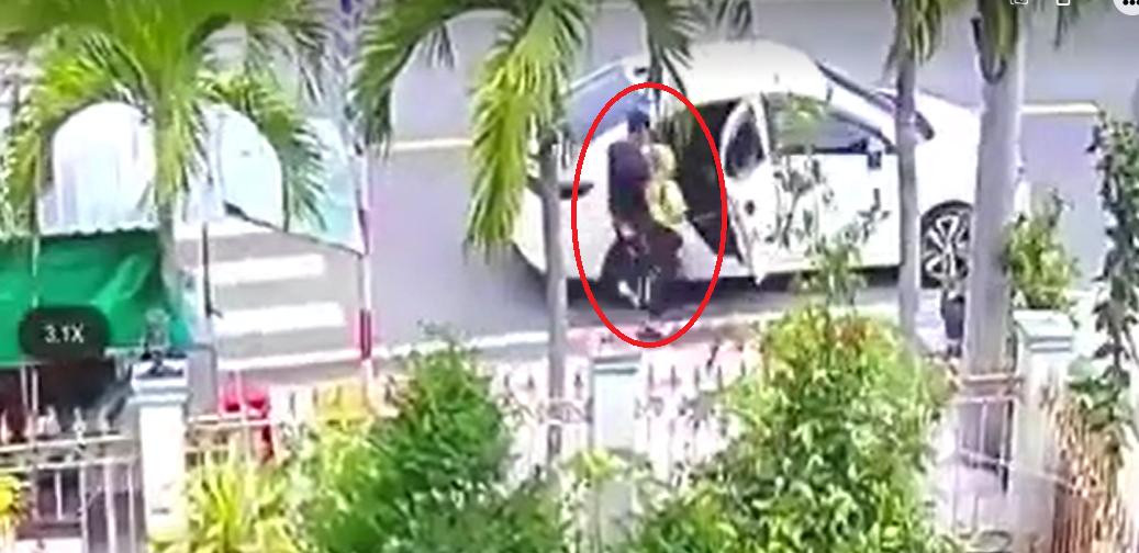 "Cạn lời" với người đàn ông đi ô tô ăn trộm...4 quả dừa ảnh 3