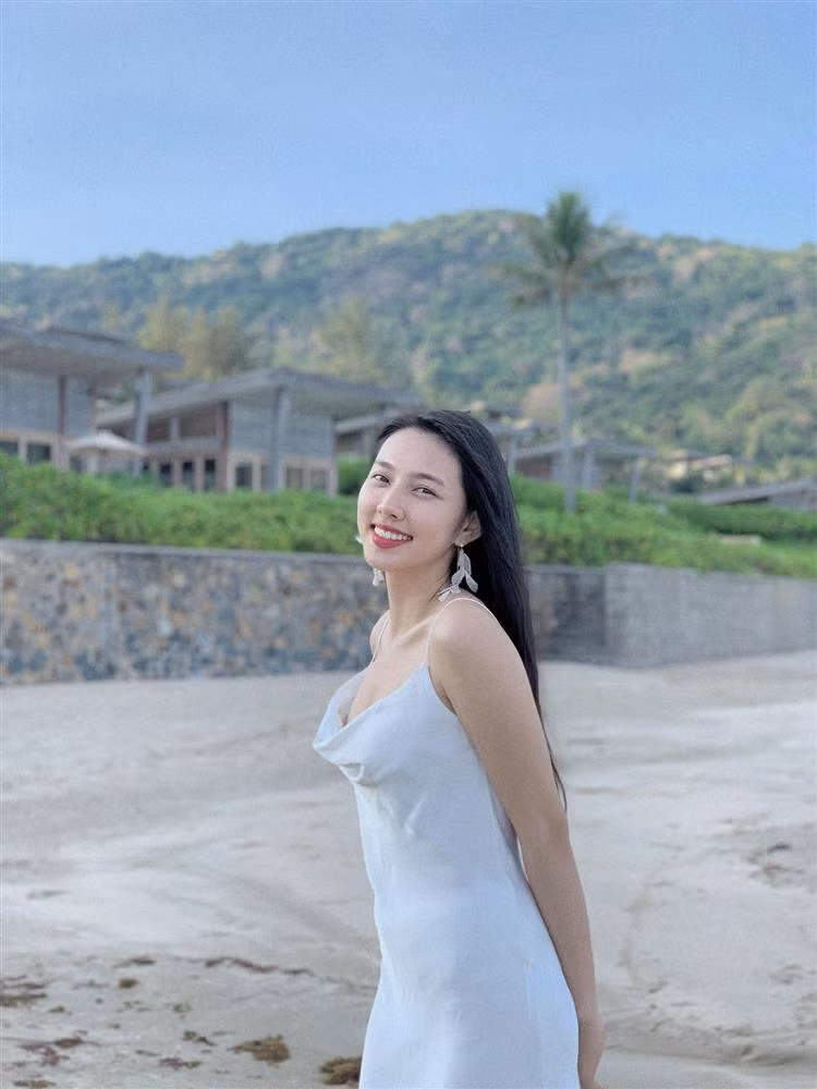 Hoa hau Thuy Tien thich mac dam ngu tu nha ra pho-Hinh-5