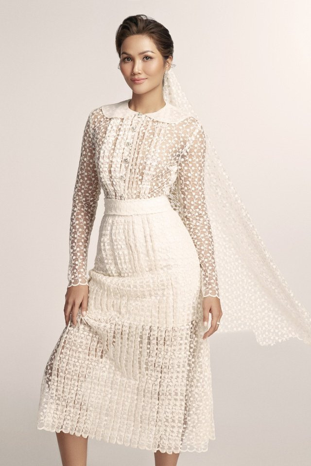 Mỹ nhân Việt khoe dáng trong đồ xuyên thấu: HHen Niê xứng danh "cao thủ" - Hình 8 My nhan Viet khoe dang trong do xuyen thau: HHen Nie xung danh