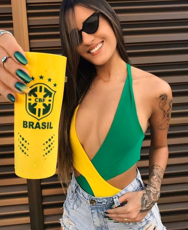 Không "kém miếng", các cổ động viên của Brazil cũng vô cùng nổi bật.