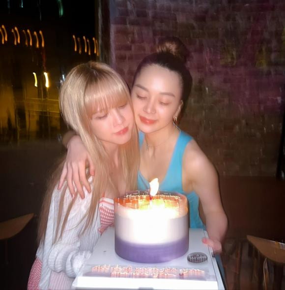 Thieu Bao Trang vui ve mung sinh nhat ben em gai ruot-Hinh-3