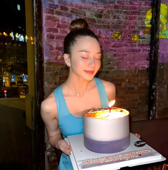 Thieu Bao Trang vui ve mung sinh nhat ben em gai ruot-Hinh-2