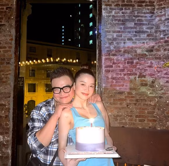 Thieu Bao Trang vui ve mung sinh nhat ben em gai ruot-Hinh-6