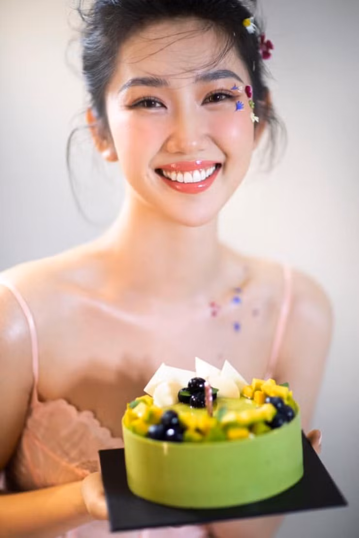 Người đẹp giảm cân bằng phương pháp khoa học nhờ ăn uống và tập luyện.