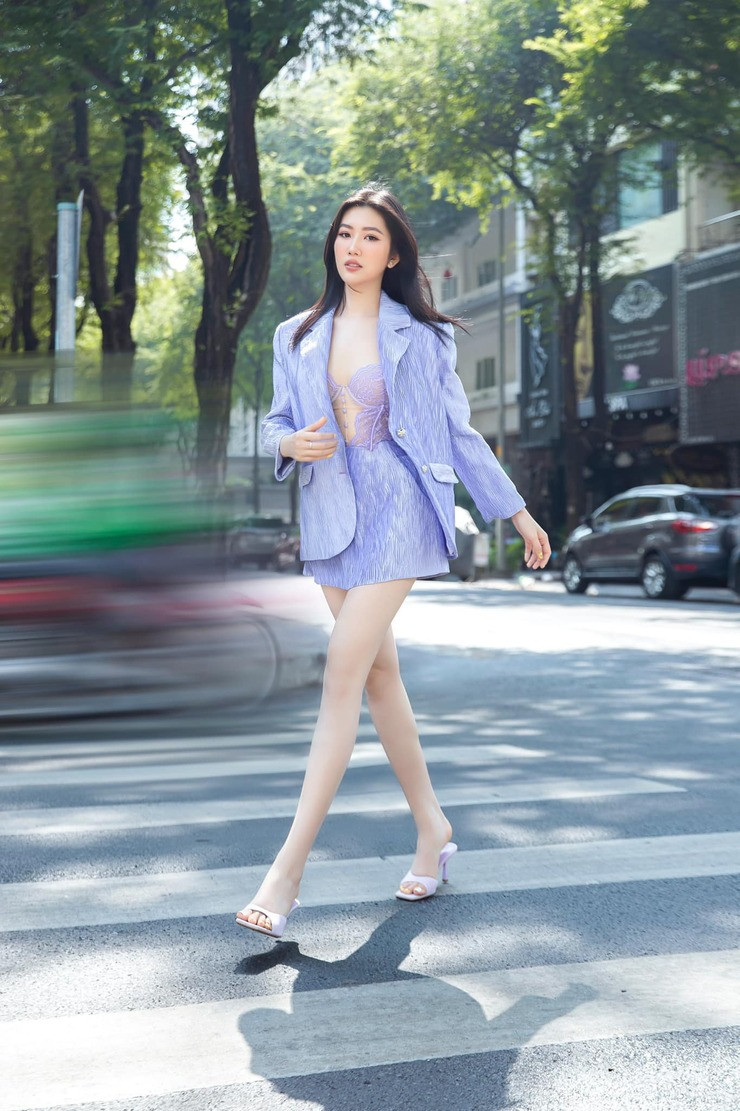 Cô từng nhận được lời mời sang thăm trụ sở SBS cùng giám đốc Running Man Việt Nam.