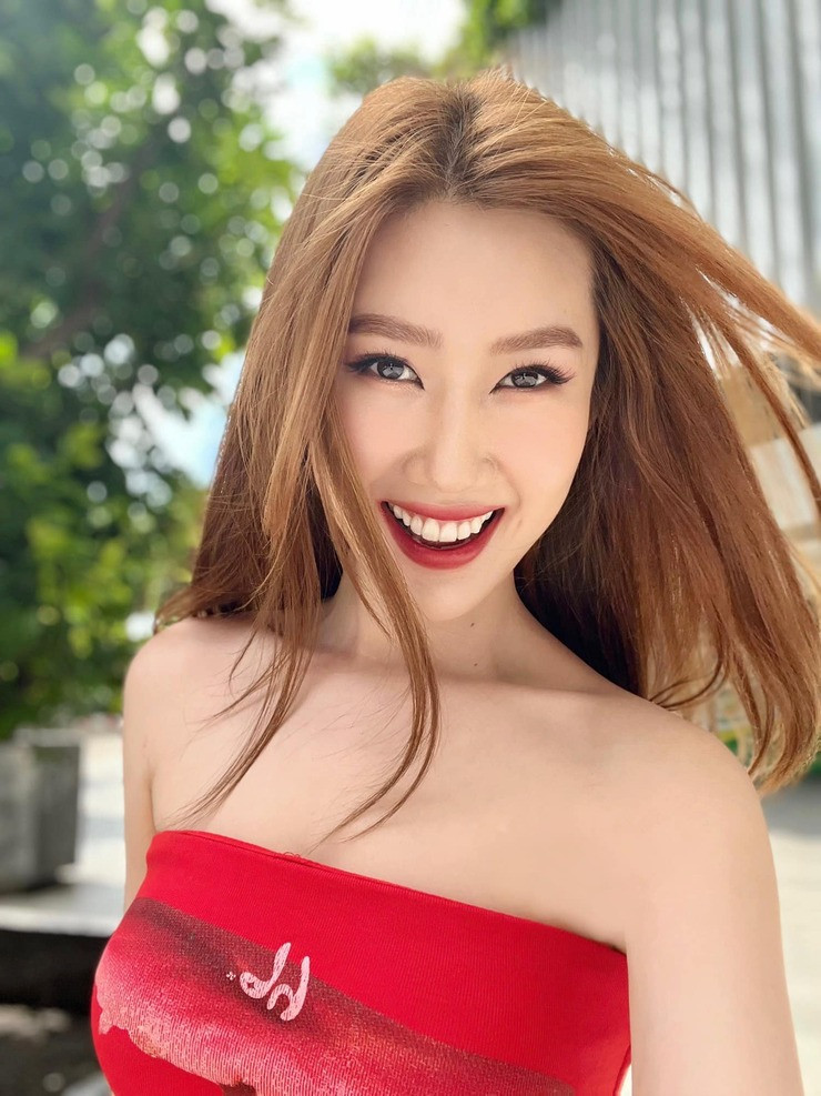 Người đẹp quê Cai Lậy, Tiền Giang được biết đến với tư cách diễn viên, nổi bật khi đóng vai Hân trong "Gạo nếp gạo tẻ" năm 2018.