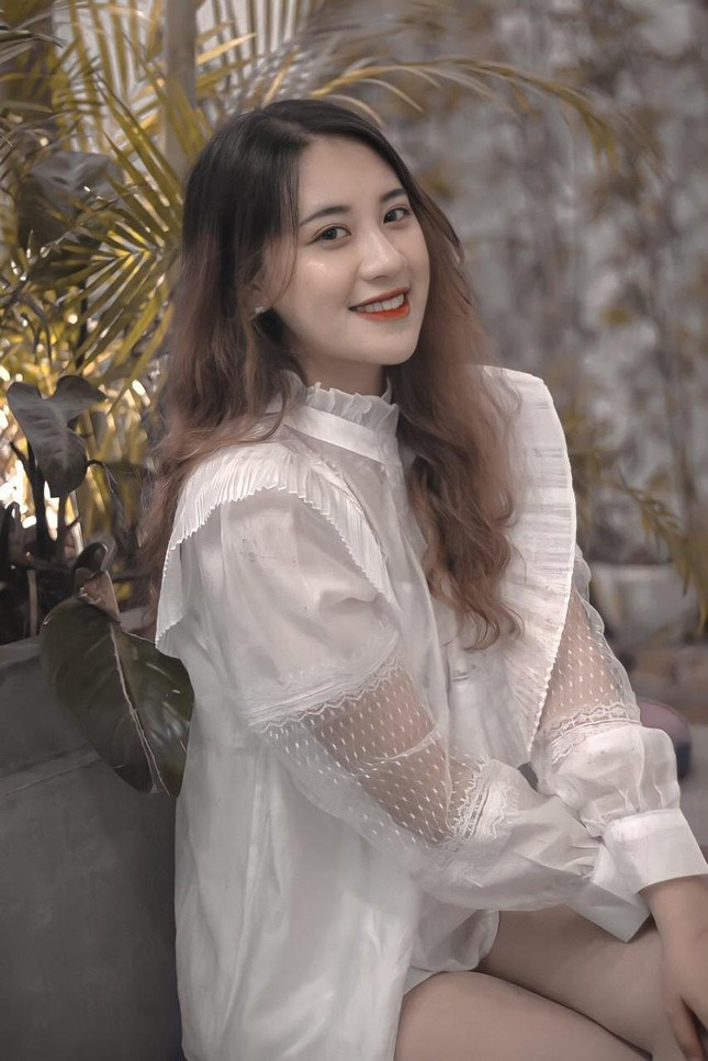 Nu sinh truong DH Kinh te Quoc dan: Tai sac, dam me hoat dong