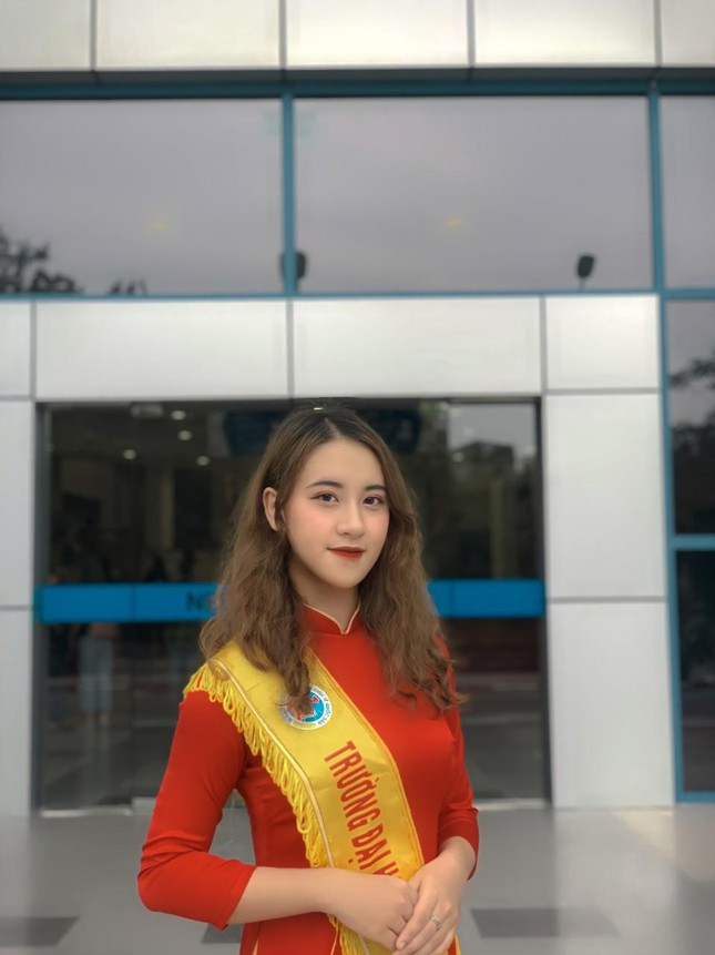 Nu sinh truong DH Kinh te Quoc dan: Tai sac, dam me hoat dong-Hinh-4