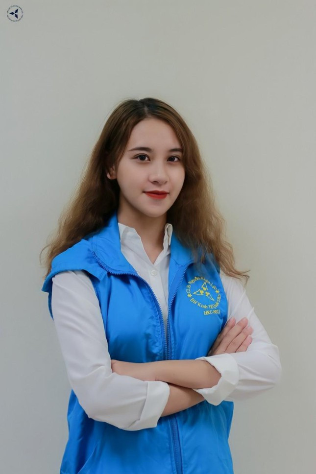 Nu sinh truong DH Kinh te Quoc dan: Tai sac, dam me hoat dong-Hinh-2