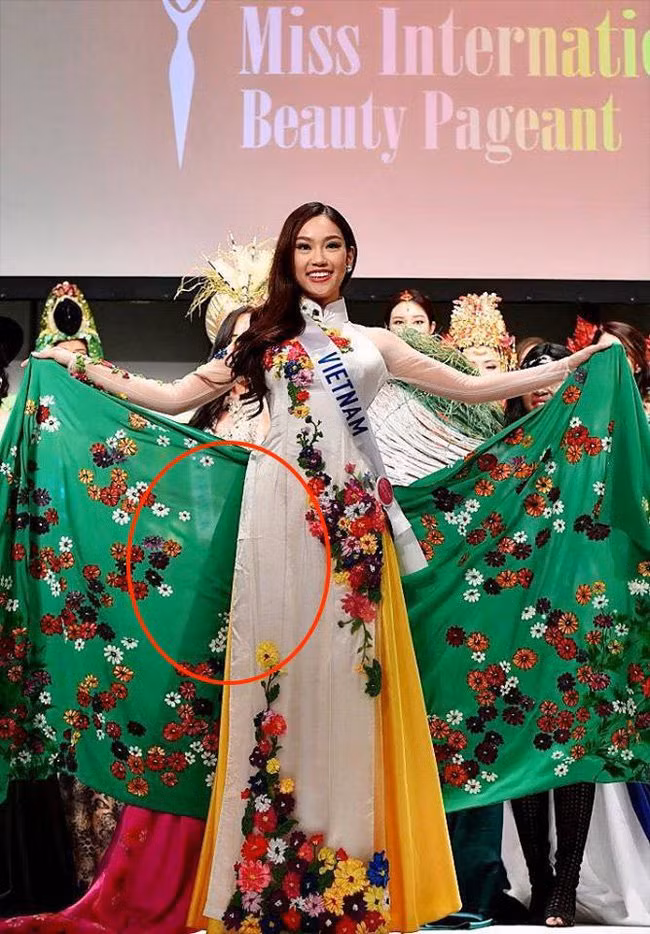 3 lỗi kém duyên khi diện áo dài mà sao Việt từng mắc - Hình 3 3 loi kem duyen khi dien ao dai ma sao Viet tung mac-Hinh-3