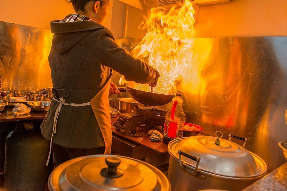 Banh bao song, mi dot chay cua nang dau Trung Quoc gay tranh cai