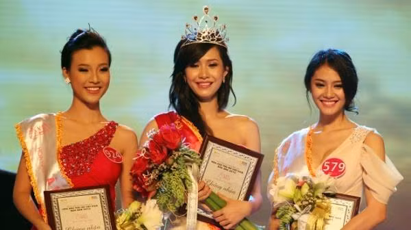 br/> Hoàng Oanh là diễn viên, MC nổi tiếng của showbiz Việt. Ngoài ra, cô còn được biết đến với danh hiệu Á hậu 1 của cuộc thi Hoa hậu Phụ nữ Việt Nam qua ảnh 2012.