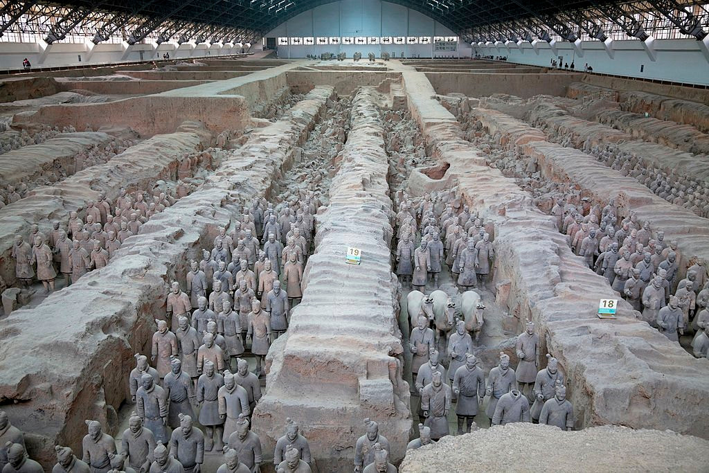 Bi an khien lang mo Tan Thuy Hoang tro nen 