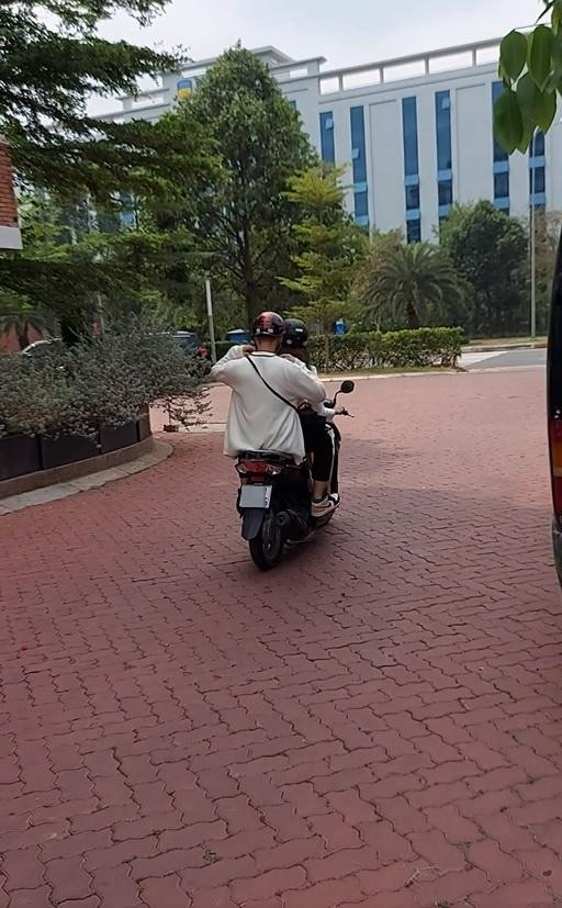 Chay show xe may, Thuy Tien cho tro ly ngoi sau-Hinh-6