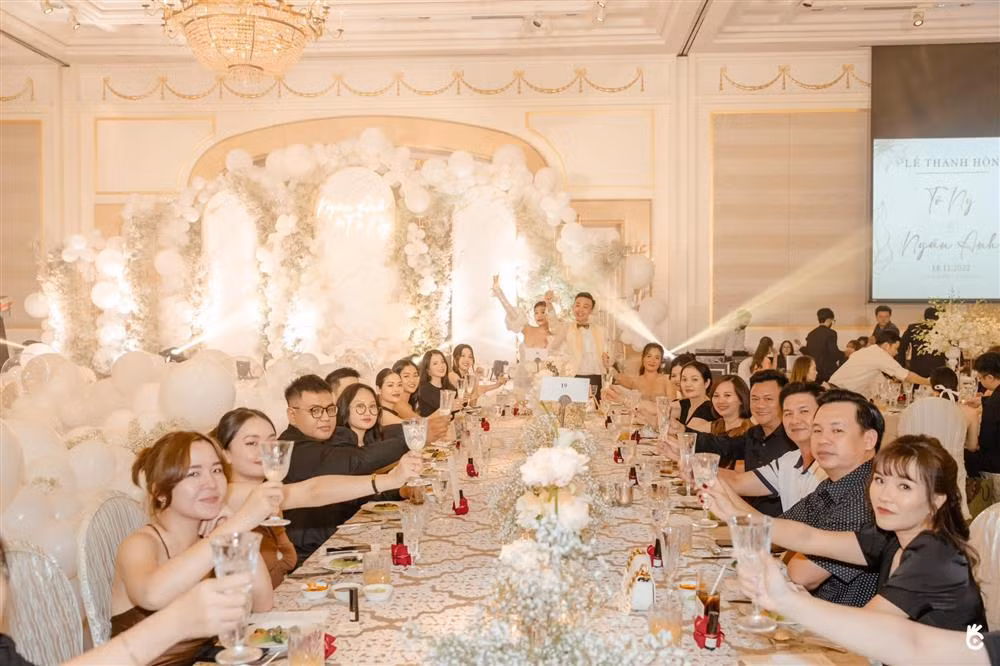 Lo dien my nhan bat duoc hoa cuoi Le Au Ngan Anh-Hinh-12