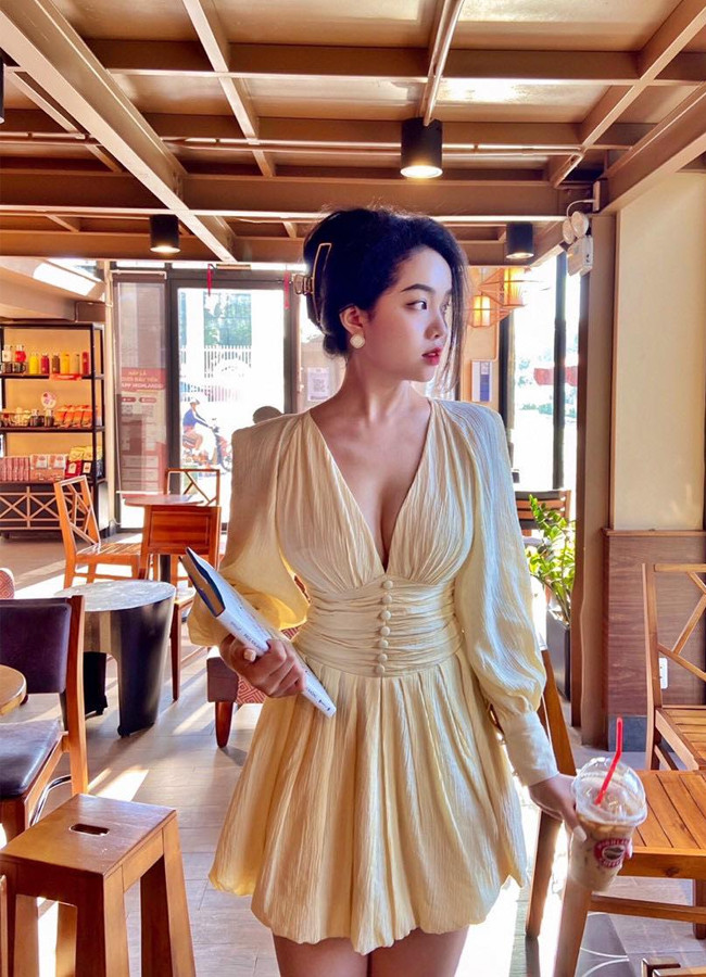 Ở ngoài đời, Thiện Mỹ gây ấn tượng bởi nhan sắc xinh đẹp cùng vóc dáng quyến rũ.