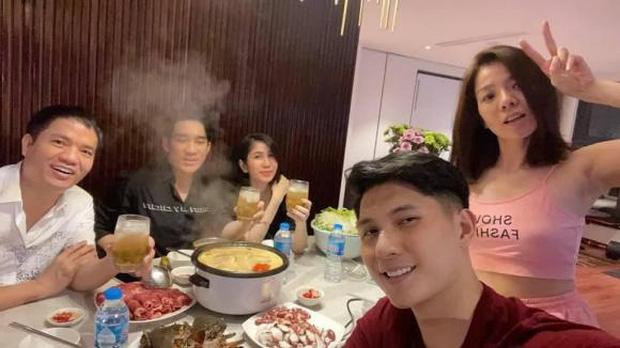 uy nhiên nữ ca sĩ vẫn trung thành với nhan sắc mộc mạc mà không can thiệp thẩm mỹ bất cứ vị trí nào trên khuôn mặt ngoài từng thú nhận sửa mũi.