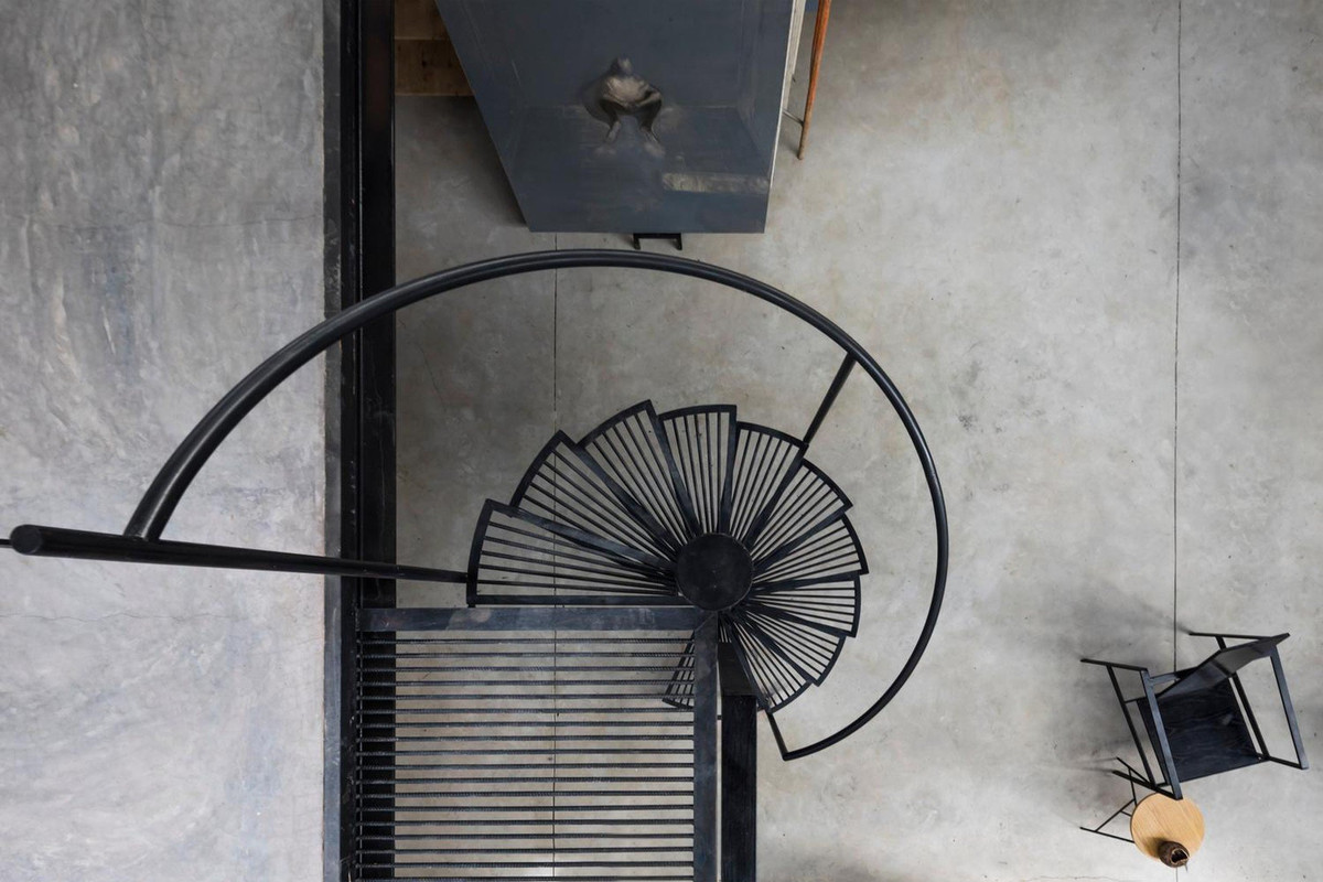 Kiến trúc sư sử dụng vật liệu có kết cấu nhẹ giúp giảm tải trọng cho nền đất yếu, giảm chi phí.