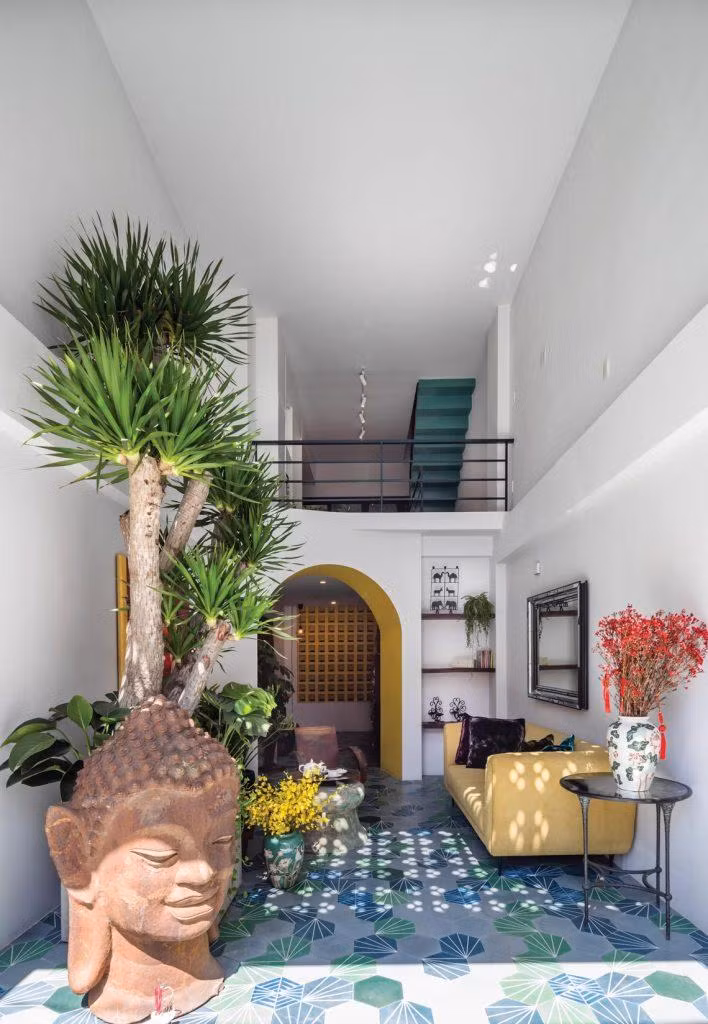 Nha pho dien tich nho tro thanh resort xanh voi ho boi that la-Hinh-3