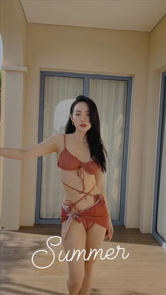 Tận hưởng chuyến nghỉ dưỡng sau khi bộ phim đóng chung với Ngọc Trinh đóng máy, Minh Hằng vẫn liên tục cập nhật lịch trình cho người hâm mộ theo dõi. Tuy nhiên so ảnh đã qua chỉnh sửa của nữ diễn viên so với clip cô quay trước đó, các thánh soi đã nhận ngay ra sự khác biệt. Không những thả dáng đầy tự tin với bikini đan dây, Minh Hằng còn catwalk như một thí sinh hoa hậu. (ảnh cắt từ clip)