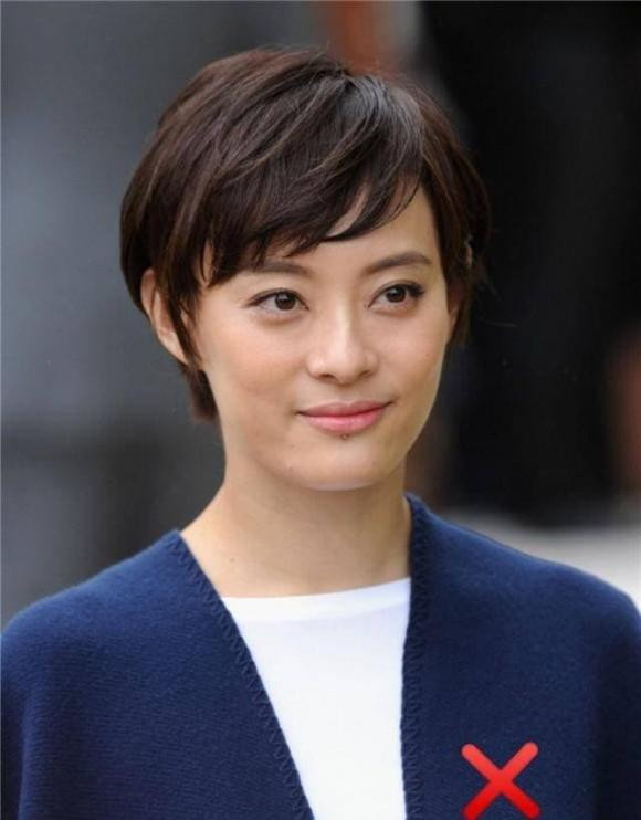 Theo nhân tướng học, vì loại nốt ruồi này rất đẹp, đối với loại nốt ruồi này trên mặt, bạn sẽ thấy mình đi lại thoải mái, có hào quang, là loại nốt ruồi có khí chất. Nốt ruồi này cho biết sự nghiệp sẽ vượng, trong công việc luôn có cơ hội tốt, nên nắm bắt chắc chắn.