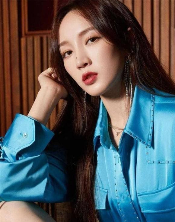 Người nào có nốt ruồi phú quý mọc ở vị trí này thường được nhận định là người có mạng lưới xã giao phong phú, hợp làm ăn kinh doanh, càng về hậu vận càng phát đạt, giàu có. Càng kiên định theo con đường họ chọn, thành công sẽ càng vững bền và an ổn.