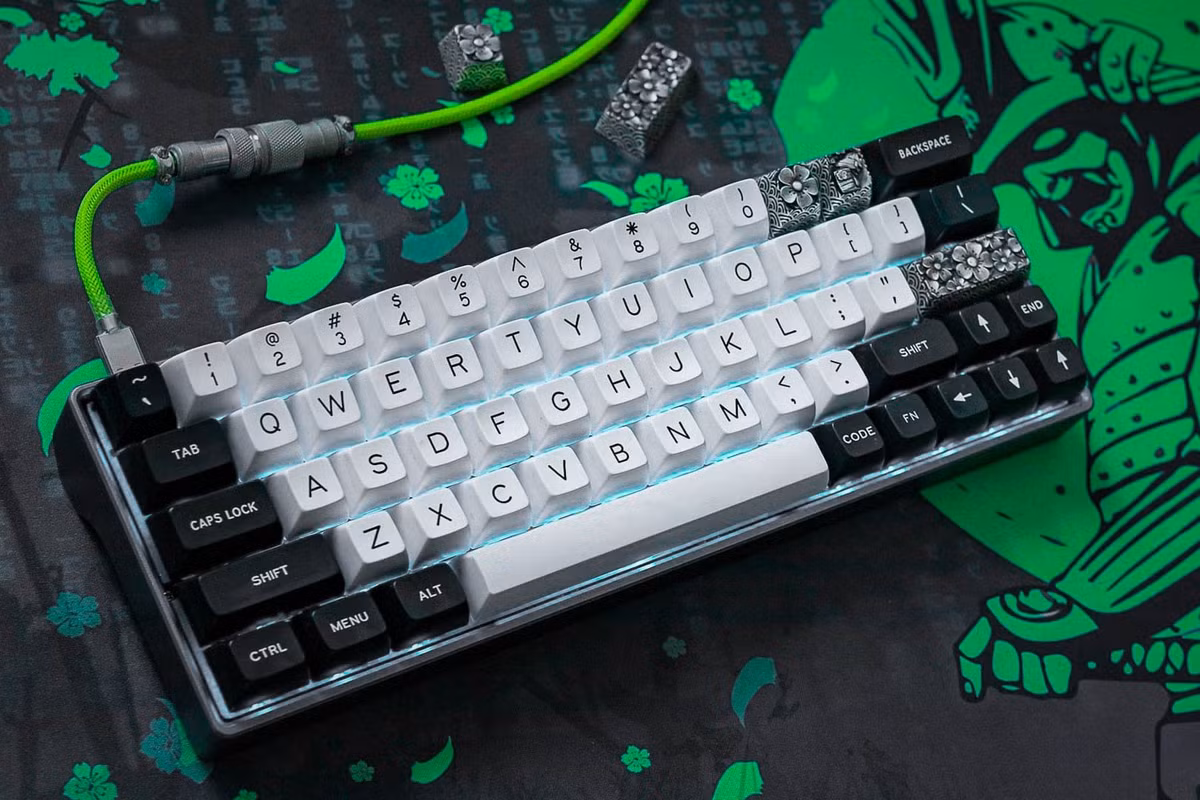 Để hoàn thành kỹ lưỡng mỗi một sản phẩm tinh xảo, Huyền Thu phải sử dụng đến 30 dụng cụ điêu khắc khác nhau. Ngoài chế tạo nút phím thủ công, cô còn nhận làm nút phím 3D với quá trình làm chủ yếu phụ thuộc vào máy móc.