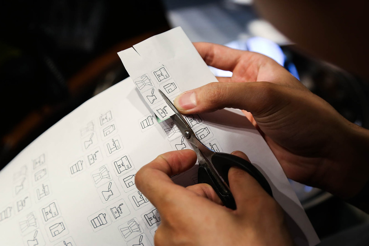 Hình dáng của phím được Huyền Thu sáng tạo và phác họa trên giấy rồi sau đó mới đi nét. Mỗi hình ảnh được khắc họa trên nút phím đều mang những dấu ấn và câu chuyện riêng của khách hàng.