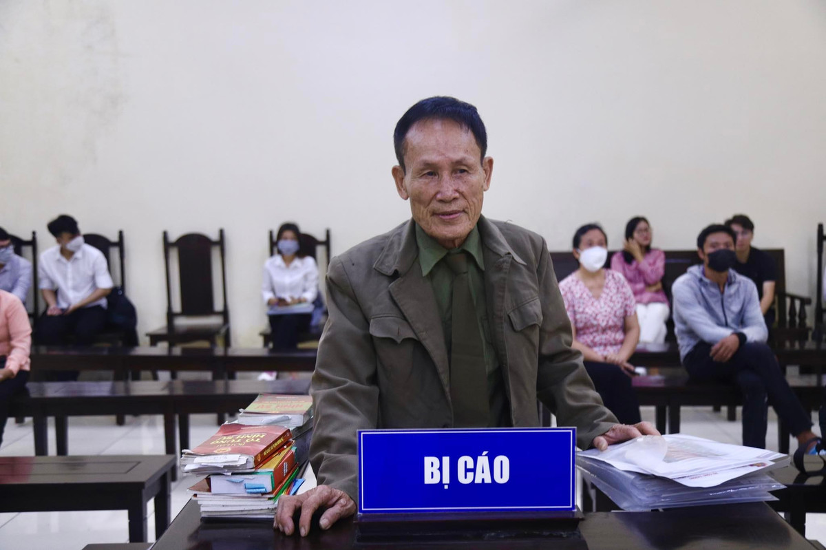 Ông Hiệp ‘khùng’ không nhận tội, bị đề nghị tuyên phạt 9-10 năm tù Ong Hiep ‘khung’ khong nhan toi, bi de nghi tuyen phat 9-10 nam tu