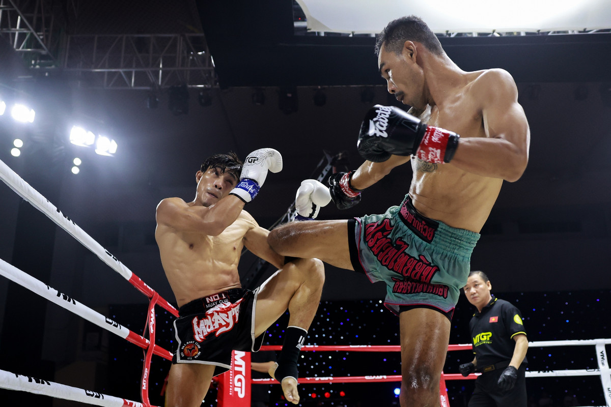 Duy Nhất thắng kịch tính võ sĩ Thái Lan, giành đai bạc MTGP - Hình 4 Duy Nhat thang kich tinh vo si Thai Lan, gianh dai bac MTGP-Hinh-4