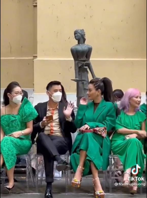 Hat toc trung nguoi ngoi ke ben, Vu Thu Phuong phan ung the nao?-Hinh-3