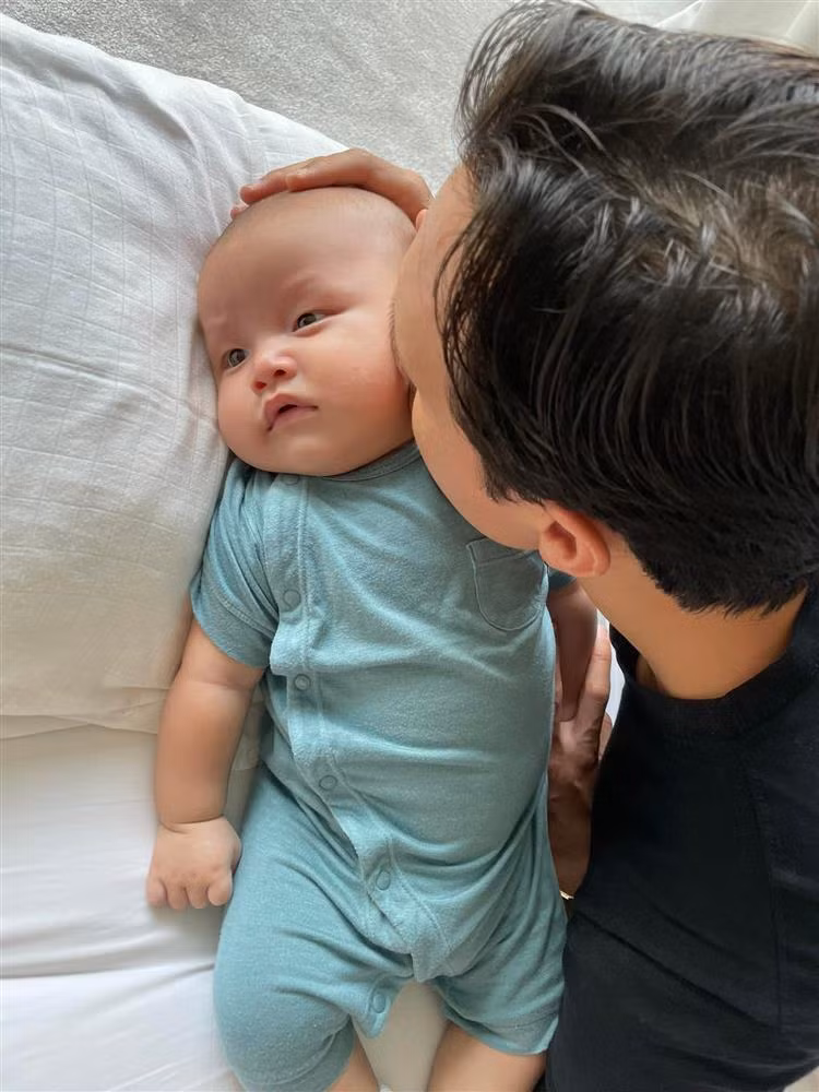 Ho Ngoc Ha khoe anh Kim Ly om con luc moi sinh-Hinh-6