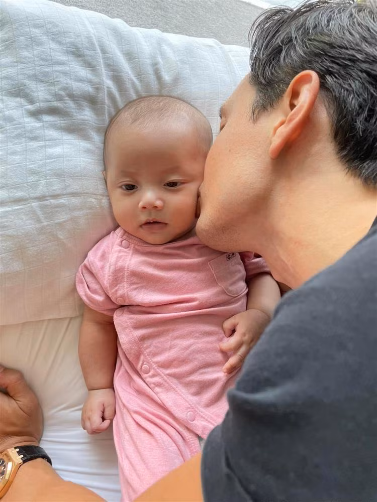 Ho Ngoc Ha khoe anh Kim Ly om con luc moi sinh-Hinh-5