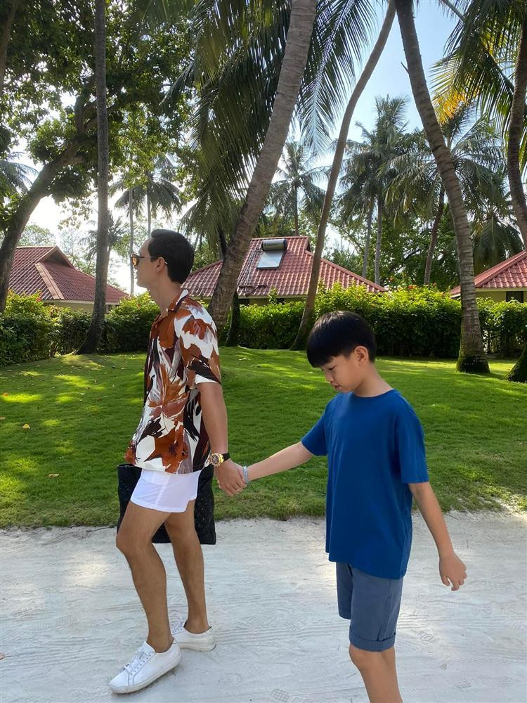 Ho Ngoc Ha khoe anh Kim Ly om con luc moi sinh-Hinh-7