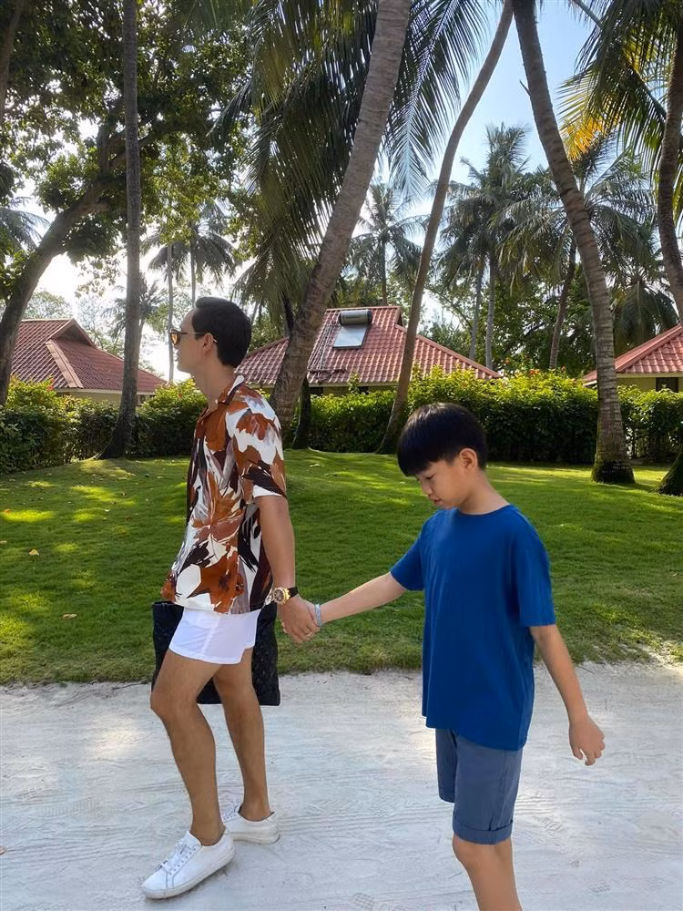 Ho Ngoc Ha khoe anh Kim Ly om con luc moi sinh-Hinh-7