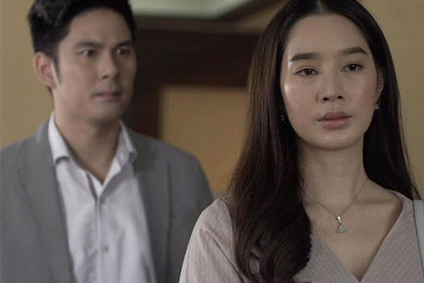 Nhin bat mi con gai mang cho me chong, me vo toi lien dap vo