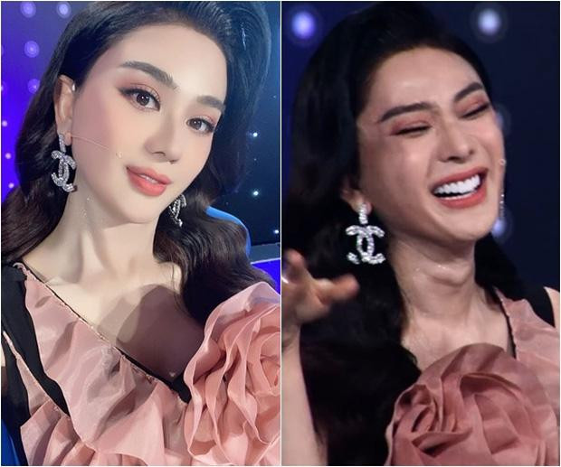 rước đó, người đẹp cũng nhiều lần bị bóc "sống ảo" quá đà. Bóng hồng chuyển giới có làn da không mấy mịn màng và nếp nhăn khá sâu khi cười khác với ảnh tự đăng.