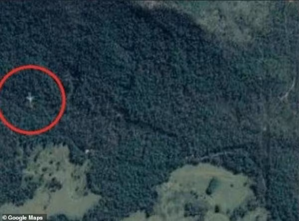 May bay “ma” bi an tren Google Maps: Su that la gi?