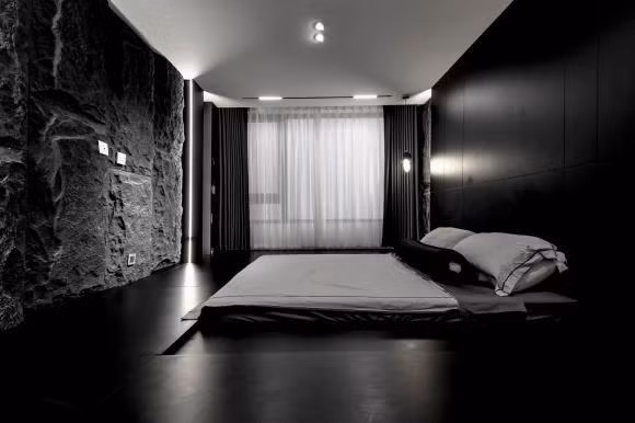 Một trong những căn phòng ngủ được trang trí theo phong cách hiện đại, không có quá nhiều đồ để không gian được thoáng đãng.