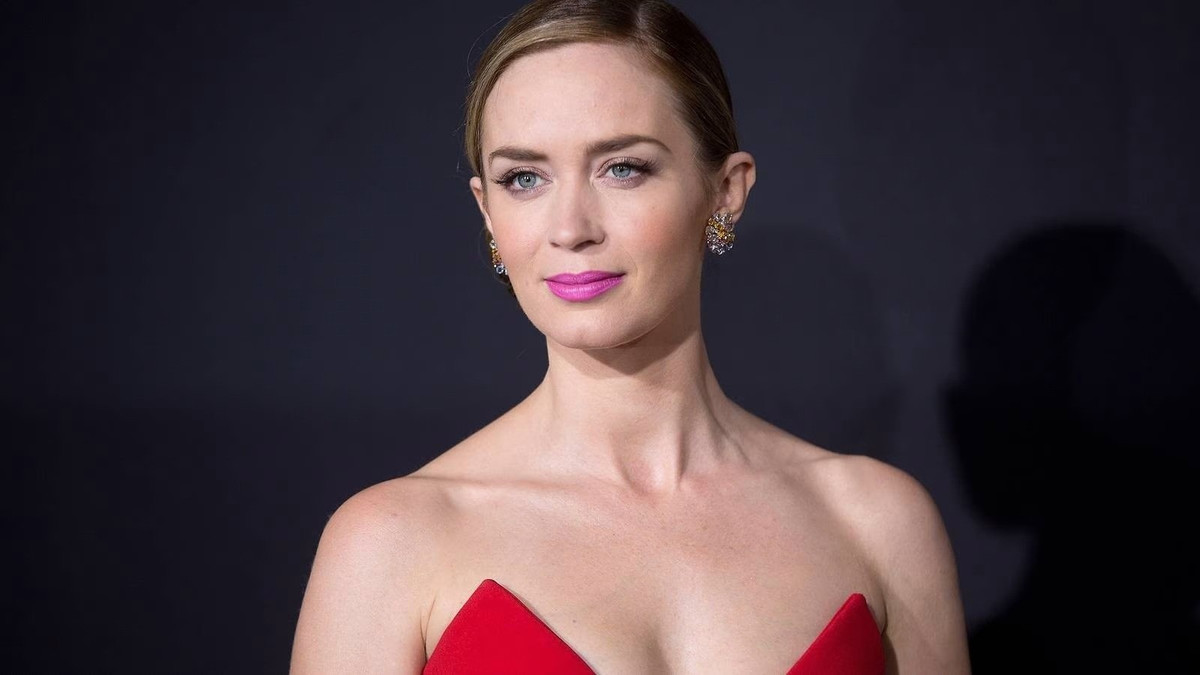 Vị trí tiếp theo thuộc về Emily Blunt. Đầu tư công sức vào tác phẩm lấy đề tài chiến tranh Oppenheimer, cô được trả 4 triệu USD để đóng cùng Cillian Murphy, Florence Pugh và Robert Downey Jr. Ảnh: Hollywood Reporter.