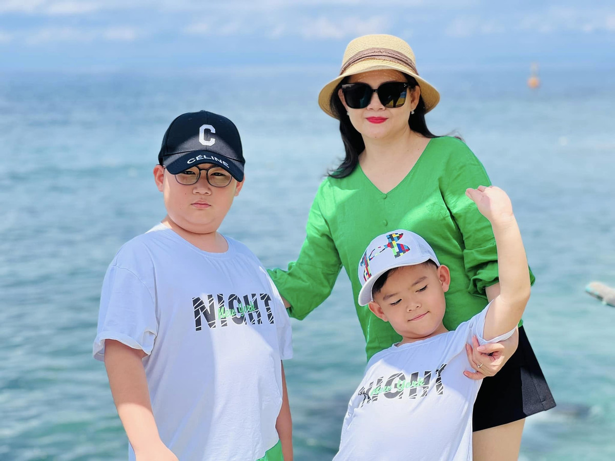 Vợ kém 11 tuổi Kim Tử Long: Tôi đang hạnh phúc nhưng... - Hình 2 Vo kem 11 tuoi Kim Tu Long: Toi dang hanh phuc nhung...-Hinh-2