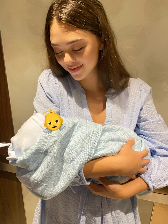 Vua moi sinh, vo Bui Tien Dung tu tin dien croptop khoe vong 2-Hinh-3