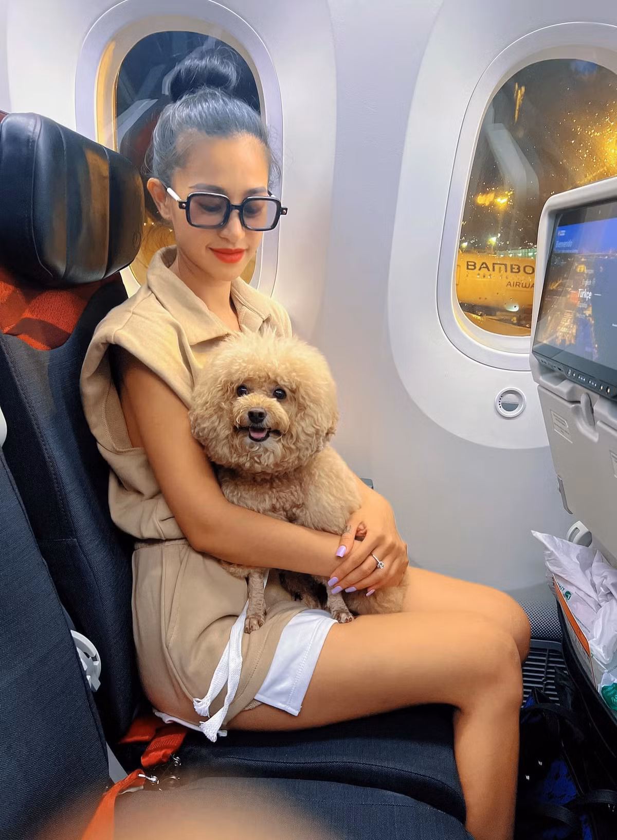 Co gai 4 thang 'chay' thu tuc dua cun cung di chau Au