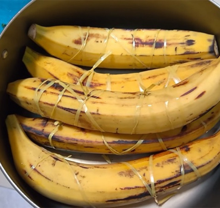 Một buồng chuối tá quạ thông thường chỉ có 1 – 2 nải, mỗi nải tối đa chỉ có khoảng 10 trái.